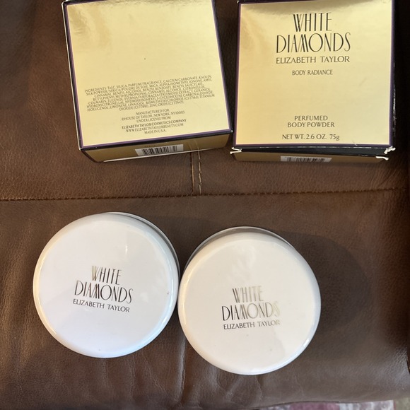 (2) WHITE DIAMONDS Elizabeth Taylor, 2.6 oz Perfumed Body Powder Women NEW - Picture 6 of 6